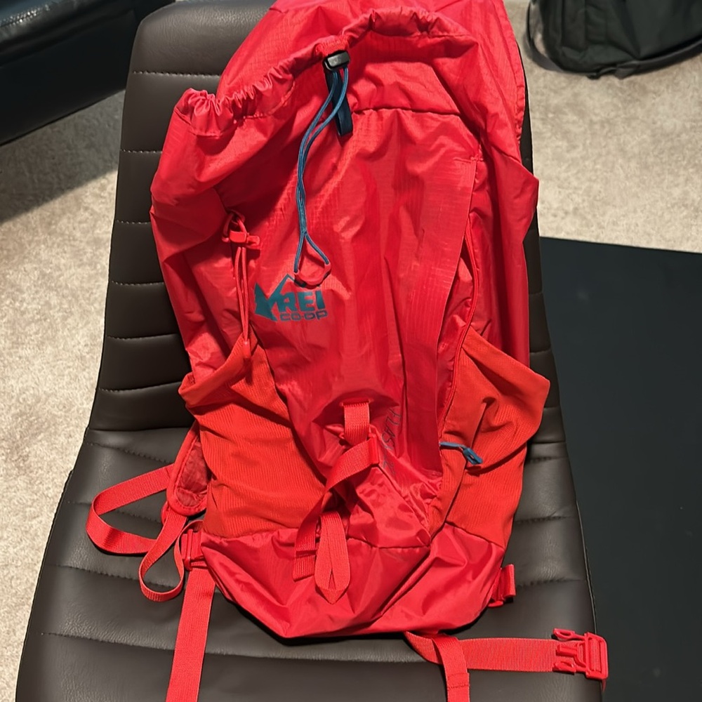 REI Flash 22 Daypack Backpack- Excellent Condition. Color is RED